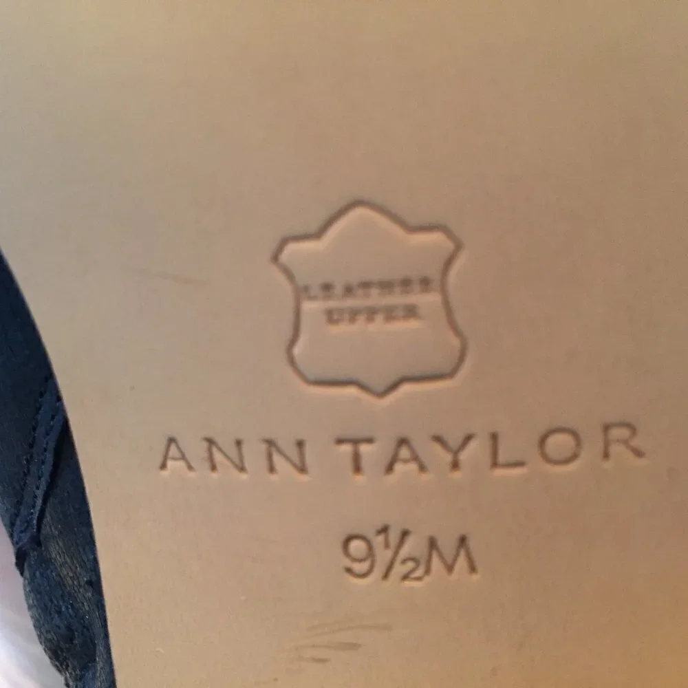 NWOT Ann Taylor Black Leather Ankle Boot - Picture 4 of 8